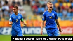 Футболисты молодёжной сборной Украины.
