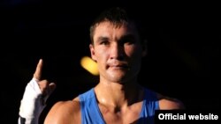 Лондон олимпиадасының чемпионы атанған қазақ боксшысы Серік Сәпиев. Лондон, тамыз 2012 жыл
