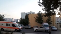 Машины скорой помощи в Ашгабате.