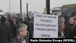 Вработени во Комбинатот за феролегури „Југохром“ протестираат против одлуката за затворање на комбинатот