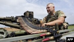 Ukrayna hərbçisi Luqansk yaxınlığında