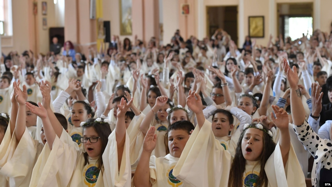 Nu se știe câți copii au fost abuzați de preoți catolici. Doar în Statele Unite, peste 10.000 de acuzații credibile de abuz sexual au fost îndreptate spre 5.000 de preoți între 1950 și 2002.