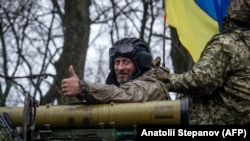 Украинский военнослужащий на линии фронта на востоке страны