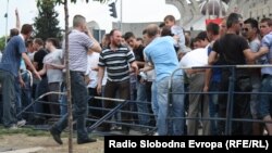 Протести на Албанците против полициската операција Монструм.