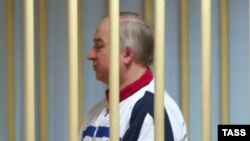 Бывший агент ГРУ Сергей Скрипаль в суде, где его обвиняют по делу о шпионаже в пользу Британии. Москва, август 2006 года.