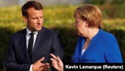 Канцлер Німеччини Анґела Меркель засмучена тим, стверджує Reuters, що президент Франції Емманюель Макрон прилюдно відмовився підтримувати кандидатуру німецького правоцентристського депутата Манфреда Вебера, за якого виступає Берлін