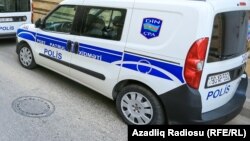 Polis