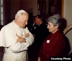 Эльжбета Смулкова і папа Ян Павел Другі. Рым, 1990