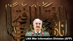 Rusia îl sprijină în războiul din Libia pe liderul militar Khalifa Haftar
