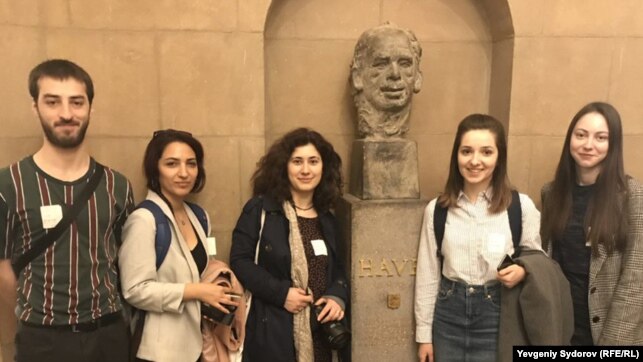 (l-r) Havel Fellows Tornike Mandaria, Gulnar Salimova, Hermine Virabyan, Victoria Colesnic, and Karina Merkuryeva, with the bust of Czech President Vaclav Havel at the U.S. Capitol in Washington.