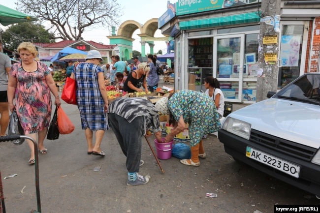 Tregu qendror në Simferopol, Krimeja e aneksuar nga Rusia.