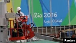 Рио-де-Жанейро қаласындағы олимпиада паркінің жұмысшылары. Бразилия, 30 шілде 2016 жыл. 