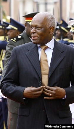Многолетний президент Анголы Жозе Эдуарду душ Сантуш