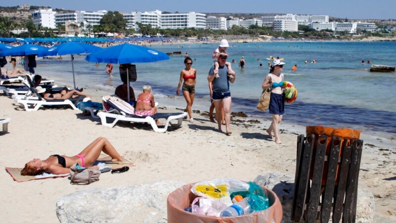 Кипар ќе ги покрива трошоците за туристите ако се заразат со коронавирус