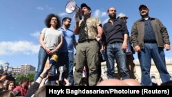 ARMENIA -- Opposition leader Nikol Pashinian delivers a speech during a protest rally after being released by police in central Yerevan, April 23,2018