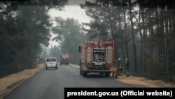 Пожежники, до яких приїхав президент України Володимир Зеленський, на Луганщині. 7 липня 2020 року