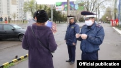 Бишкек. Милициянын кайгуул кызматы. 21-апрель, 2020-жыл.
