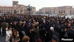 Փոքր և միջին ձեռնարկությունների ներկայացուցիչների, առևտրականների բողոքի ցույցը Կառավարության շենքի դիմաց, Երևան, 29-ը հունվարի, 2015թ․