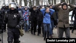 بازداشت معترضان توسط پولیس در روسیه