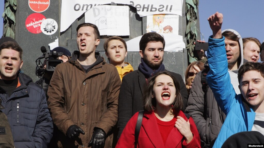 Участники акции протеста против коррупции в России. Москва, 26 марта 2016 года 