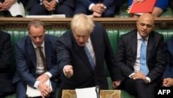 Британският премиер Борис Джонсън загуби контрола над парламента 