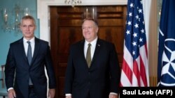 Mike Pompeo və NATO-nun Baş katibi Jens Stoltenberg (solda)