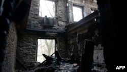 Зруйнована через обстріли будівля в Донецьку, 13 листопада 2014 року