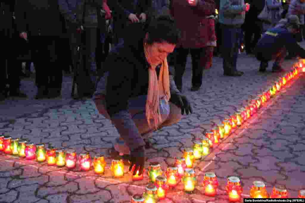 Ukraine -- Activists mourn Holodomor victims, Cherkasy, 23Nov2013