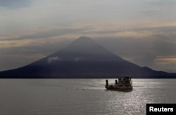 Вид на озеро Никарагуа и вулкан Консепсьон