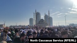 На центральной площади Грозного собрались жители для участия в акции "Россия в моем сердце!" 3 февраля, 2018 года