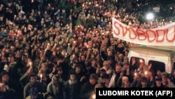 Один із моментів студентської демонстрації 17 листопада 1989 року в Празі