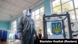 День місцевих виборів в Україні у 18 фото
