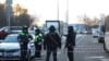 პოლიციის თანამშრომლები მოსკოვში მომხდარი აფეთქების ადგილთან. 2025 წლის 24 დეკემბერი