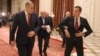 Sorin Grindeanu (dreapta), alături de vicepremierul Marian Neacșu, unul dintre oamenii de bază ai partidului în guvernul condus de Ilie Bolojan (în plan secund)..