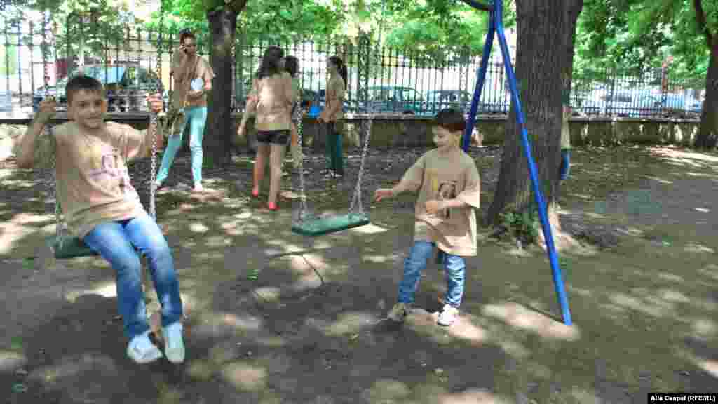 La flashmob au participat 25 de voluntari ai UNICEF