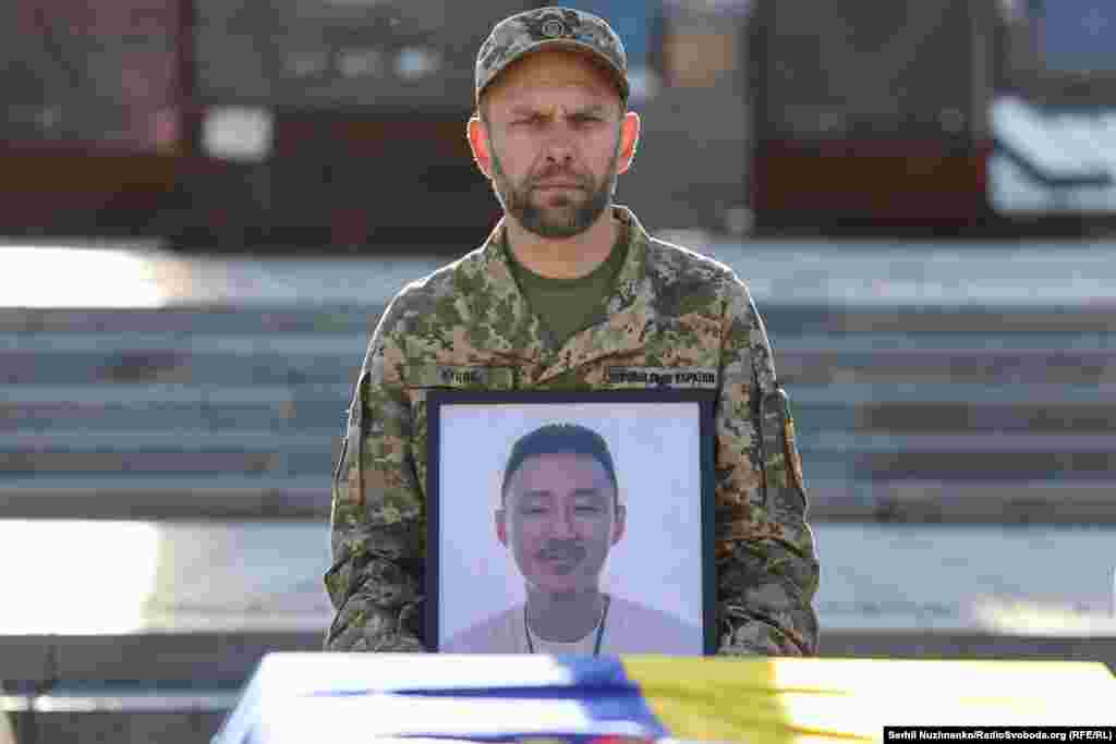 Бенджамін Ю походив зі США, мав молодшу сестру Моніку. З дитинства мріяв стати пілотом та розглядав можливість вступу до Військово-повітряних сил США