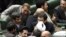 Иран президенті Махмуд Ахмадинежад парламентке 2010 жылға арналған бюджет жобасын ұсынып отыр. Теһран, 24 қаңтар 2010 жыл.