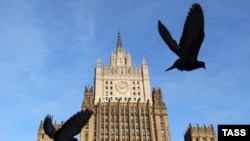 Selia e ministrisë së Jashtme të Rusisë në Sheshin Smolenskaya në Moskë.