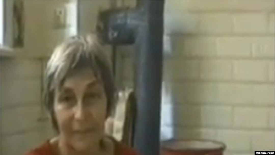 Doina Cornea filmată la Cluj în filmul„Dezastrul roșu” de Josy Dubié, 1988.