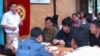 Кыргызские мигранты жалуются, что им не дают торговать в Алматы