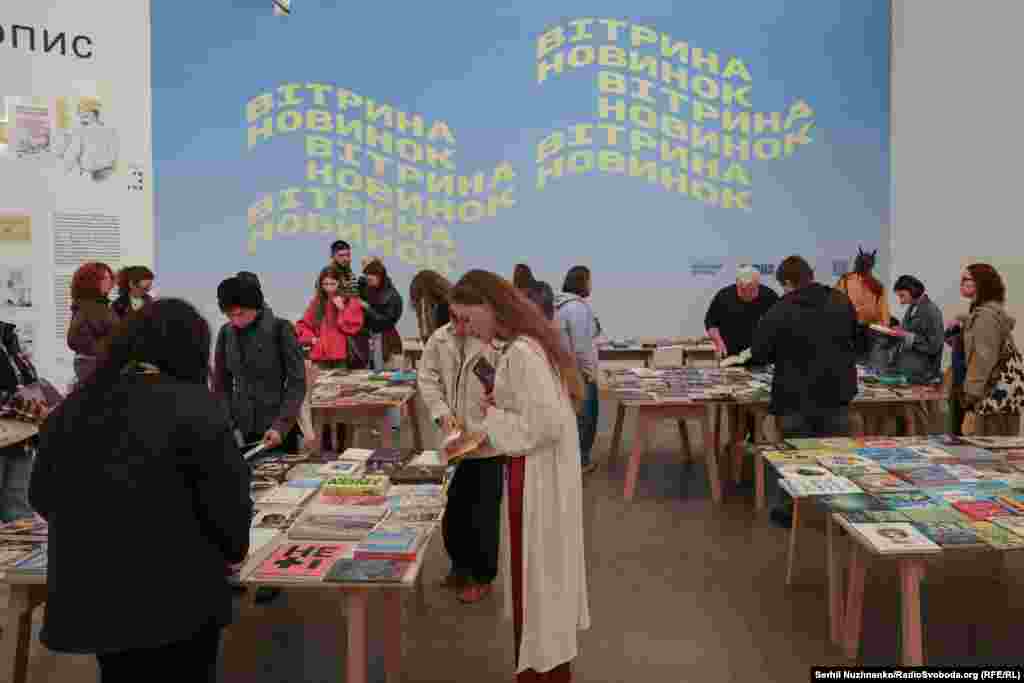 Інтерес до книжок не спадає в українців і під час війни. У 2024 році українці прочитали на 20% більше книжок українською мовою порівняно з 2023 роком, показало дослідження.