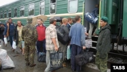 Перевозки осуществляются с использованием железнодорожного или воздушного и автомобильного транспорта