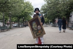 Скрэпецкі праводзіць пэрформанс у Бэрліне за некалькі дзён да забойства