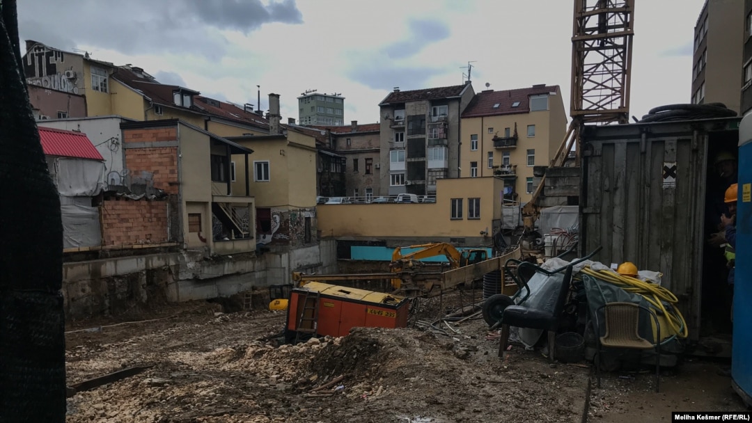 Mjesto budućeg stambeno-poslovnog objekta u blizini pijace Markale u starom dijelu Sarajeva. 