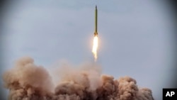 Lëshimi i një rakete nga Irani gjatë stërvitjeve ushtarake më 2011. Fotografi ilustruese nga arkivi. 