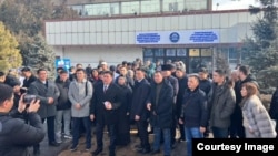 Менчик автомектептердин ээлери.