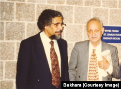 جلیل دوستخواه در کنار عبدالحسین زرین‌کوب، عکس از مجله بخارا