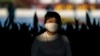 Жінка в масці місті Ґаньчжоу, 20 лютого 2020 року