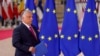 Orbán Viktor miniszterelnök az Európai Unió vezetőinek brüsszeli csúcstalálkozójára érkezik 2022. május 30-án