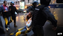 Riot policemen detain an opposition supporter during a protest rally in central Moscow. According to Freedom House, Russia has brought "a new, alarming level of repression" to the post-Soviet space. (file photo)